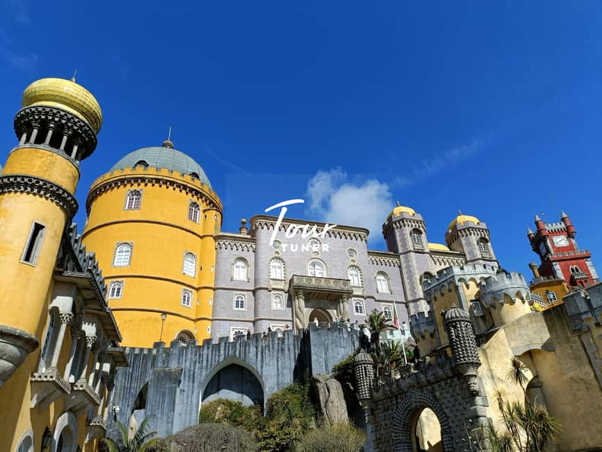 Sintra: Moorish Castle, Pena Palace, Cabo da Roca, & Cascais - Sintra village and the one-hour pause