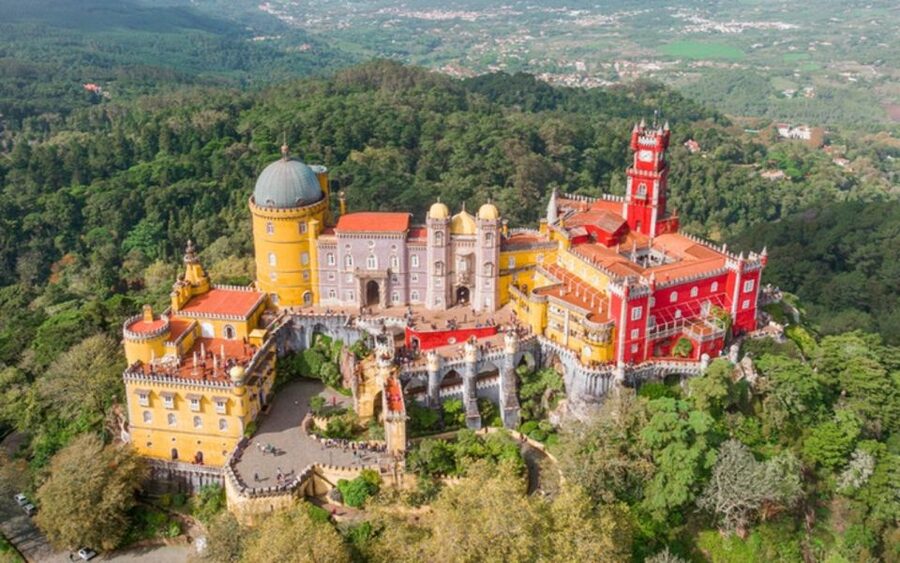 Sintra: Pena Palace, Moorish Castle, Regaleira, & Monserrate - Why this private Sintra tour works well