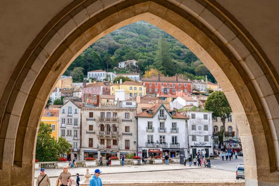Sintra Small Group: Pena Palace, Moorish Castle & Cascais - Walking to the Moorish Castle