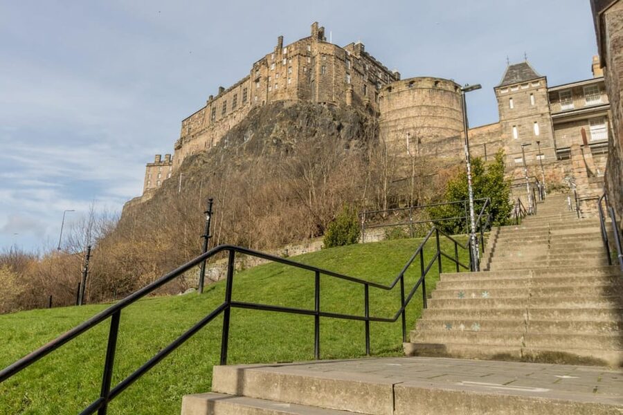 Skip-the-line Edinburgh Castle with Old Town Walking Tour - Mary, Queen of Scots and the royal connection