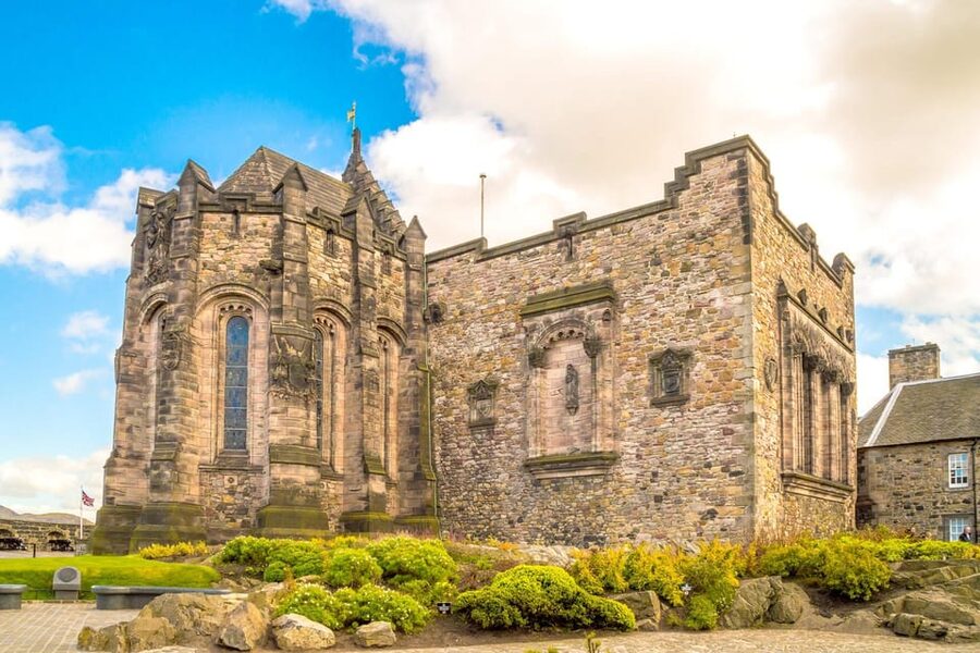 Skip-the-line Edinburgh Castle with Old Town Walking Tour - Why skip-the-line entry matters