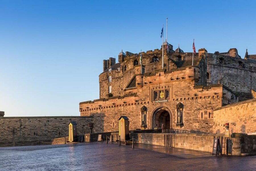 Skip-the-line Edinburgh Castle with Old Town Walking Tour - The $308 price and who gets value