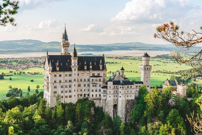 Skip The Line Neuschwanstein Castle Tour from Hohenschwangau - The tour in five useful points