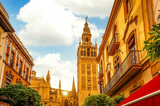 Skip the Line Seville Alcázar, Cathedral & Giralda Guided Tour - Seville Cathedral and the tomb of Christopher Columbus