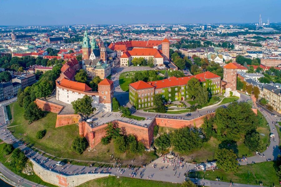 Skip-the-Line Wawel Castle Chambers Private Tour - The three-hour tour adds Wawel Cathedral