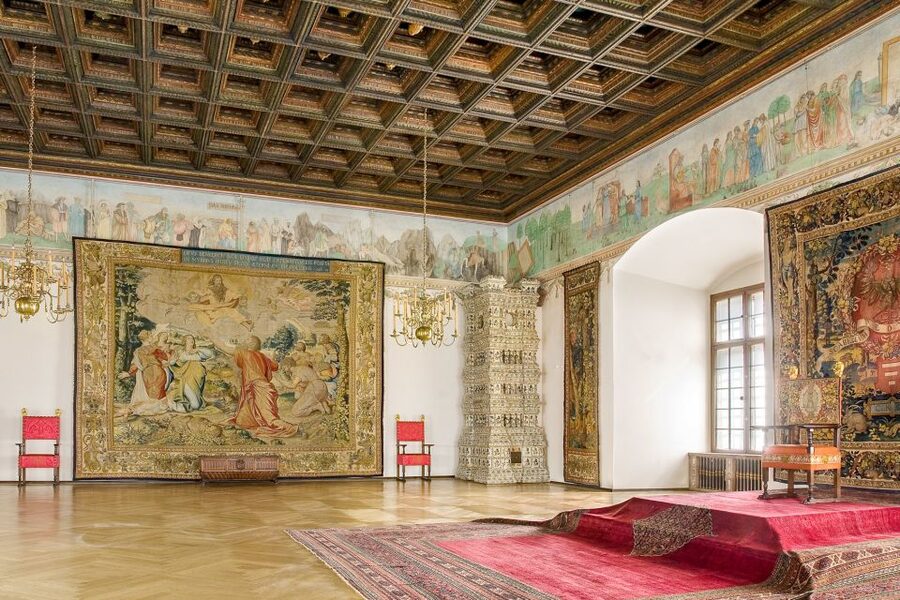 Skip-the-Line Wawel Castle Chambers Private Tour - Why the private guide matters here