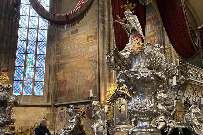 Small-Group Tour of Prague Castle with a local guide - St. Vitus Cathedral deserves the extra time