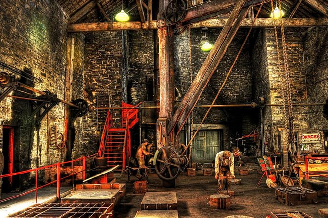 Snowdonia & The 3 Castles Tour - Bethesda and Penrhyn Quarry: Wales shaped by slate