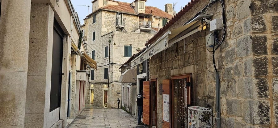 Split and Klis Fortress Day Tour From Dubrovnik! - What the private driver adds