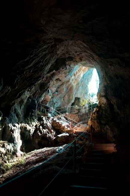 Split: Private tour to Klis Fortress and Vranjača cave - Who gets the best value from $106