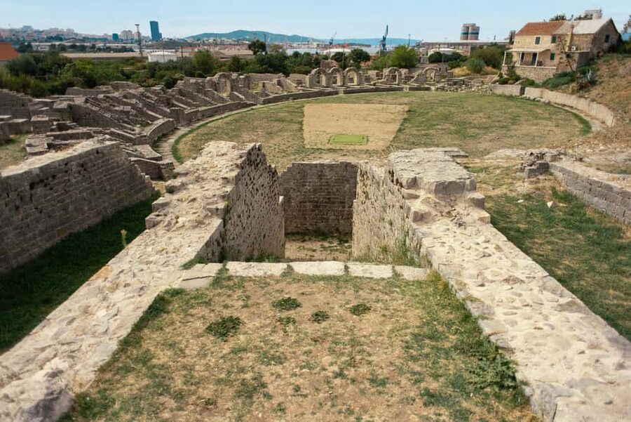 Split: Private tour to Salona, Vitturi castle and Trogir - What the private SUV adds