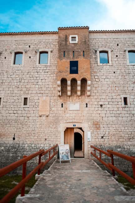 Split: Private tour to Salona, Vitturi castle and Trogir - Guide quality and the feel of the day