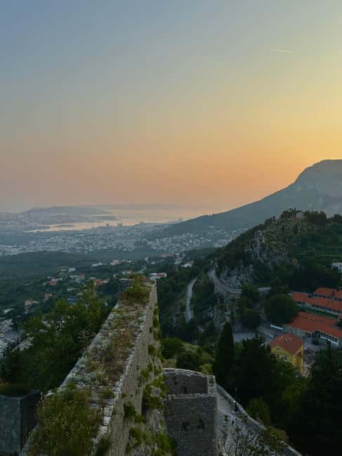 Split: Sunset at Klis Fortress with Sightseeing Bus - Walking up to the fortress