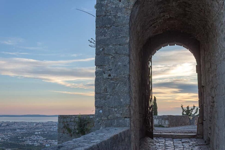 Split: Sunset at Klis Fortress with Sightseeing Bus - Exploring Klis Fortress with an audio guide