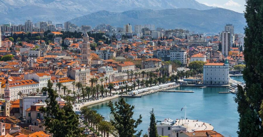Split, Trogir and Klis Fortress: Private Tour from Dubrovnik - The long ride from Dubrovnik to northern Dalmatia