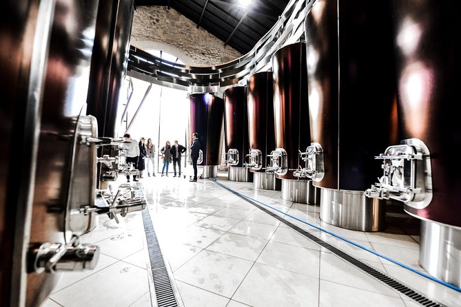 St-Emilion & Médoc Wine Day Tour: Chateaus, Tastings and Lunch - Tasting wine without feeling pressured