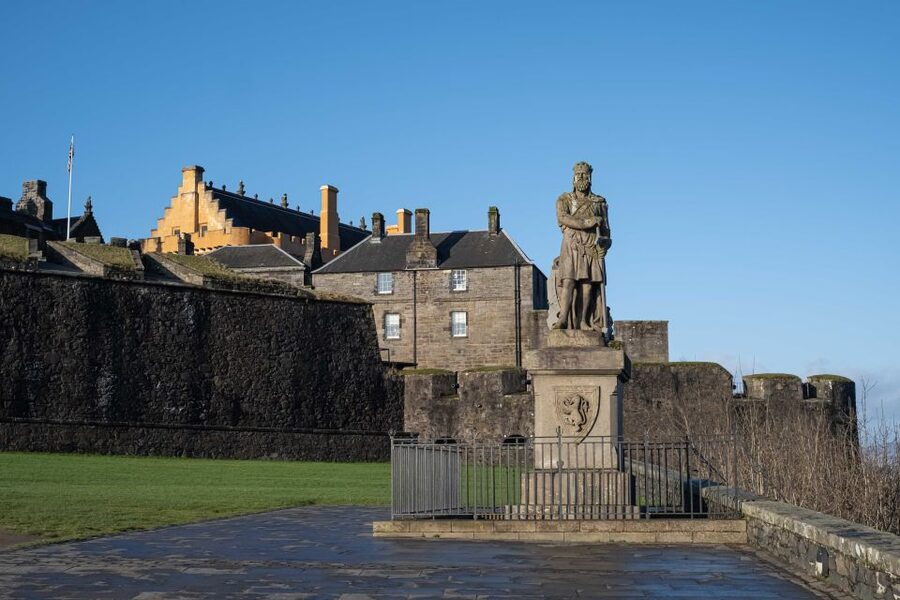 Stirling Castle: Skip-the-Line Guided Tour in Spanish - The Royal Palace and Britain’s early Renaissance style
