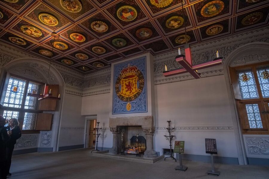 Stirling Castle: Skip-the-Line Guided Tour in Spanish - Mary, Queen of Scots, and the royal story