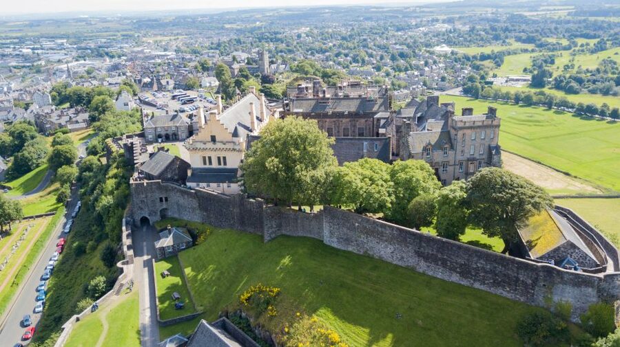 Stirling Castle: Skip-the-Line Guided Tour in Spanish - The Knights of the Round Table legend