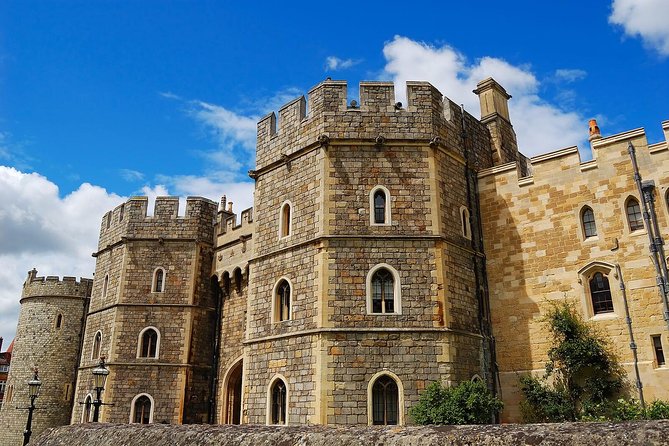 Stonehenge, Windsor Castle and Bath with Pub Lunch in Lacock - Bath by coach and on foot
