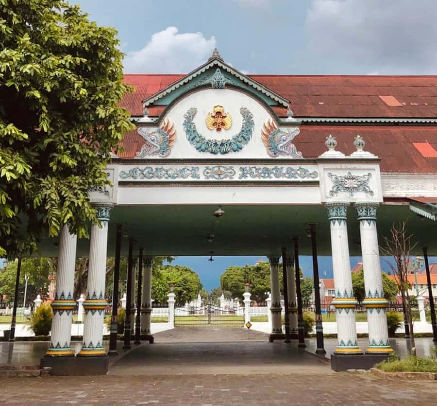 Sultan Palace, Prambanan Temple and Water Castle Guide Tour - Starting at the Yogyakarta Royal Palace