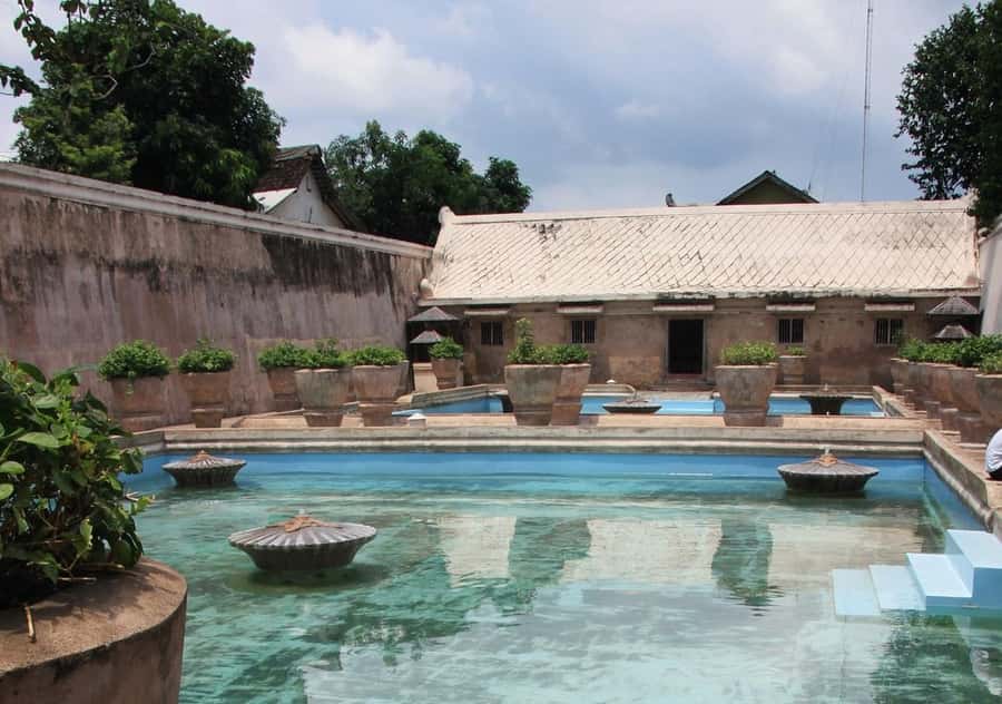 Sultan Palace, Prambanan Temple and Water Castle Guide Tour - Meeting the great towers of Prambanan
