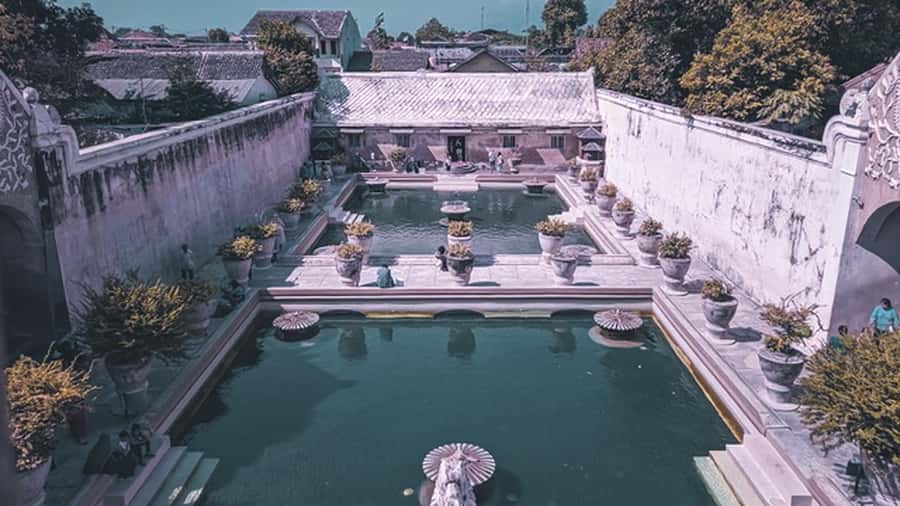 Taman sari water castle, sultan palace & local food tasting - The ten-minute walk to Tamansari Water Castle