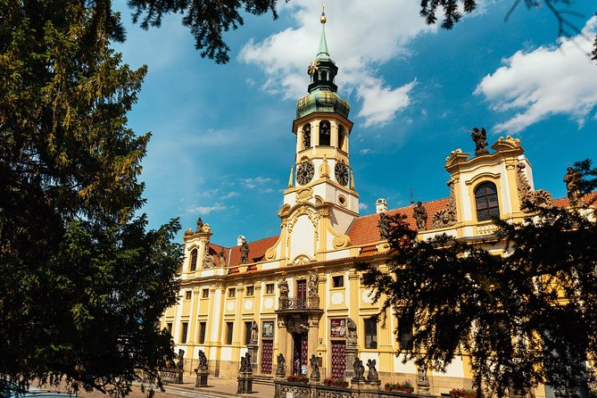 The History of Prague: Prague Castle & Castle District Private Tour - What the guide adds to the experience