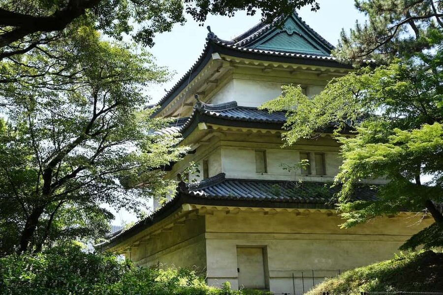 Tokyo: Edo Castle and Imperial Palace Guided Walking Tour - The Honmaru site and the Tokugawa Shogunate