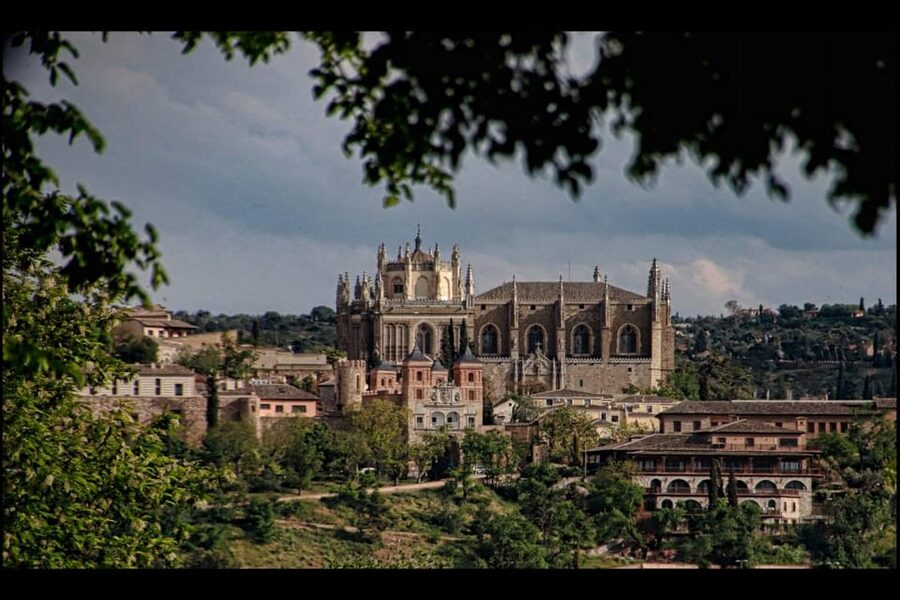 Toledo: Monumentos esenciales: Alcazar, Catedral, Sinagoga - The Jewish quarter and Toledo’s mixed religious past