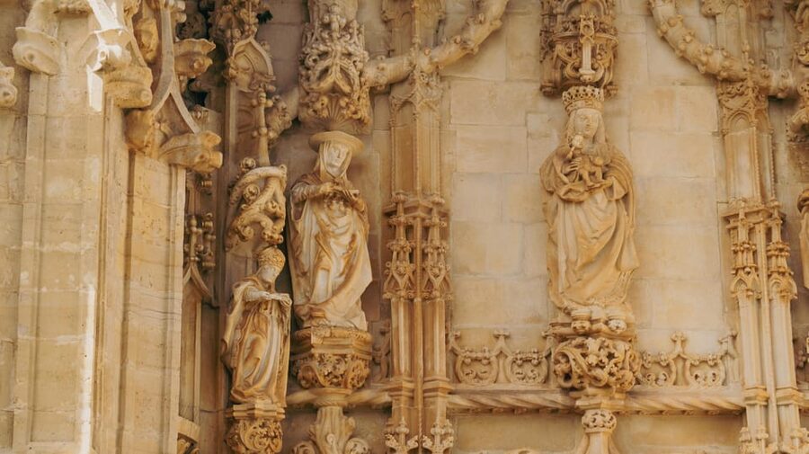 Tomar: Knight's Templar Castle and Convent of Christ Tour - Practical comfort and access