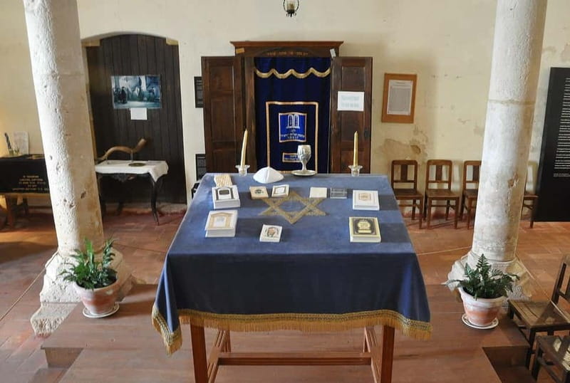 Tomar Walking Tour : Templar, Castle, Food, Ceramics, Fun! - Mouchão Park and the story of Saint Iria