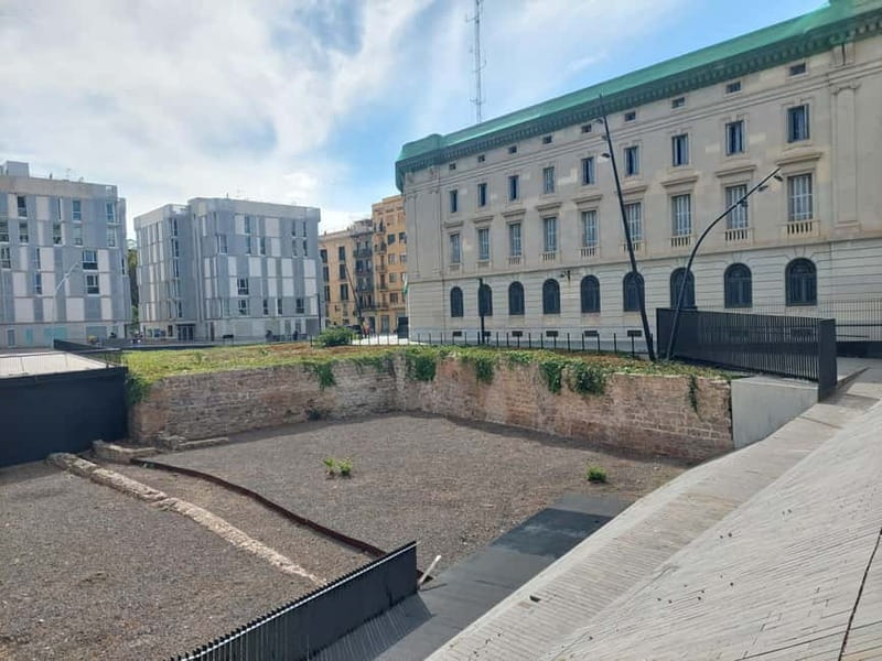 Tour of Barceloneta and the Citadel Park - What the two-hour format does well