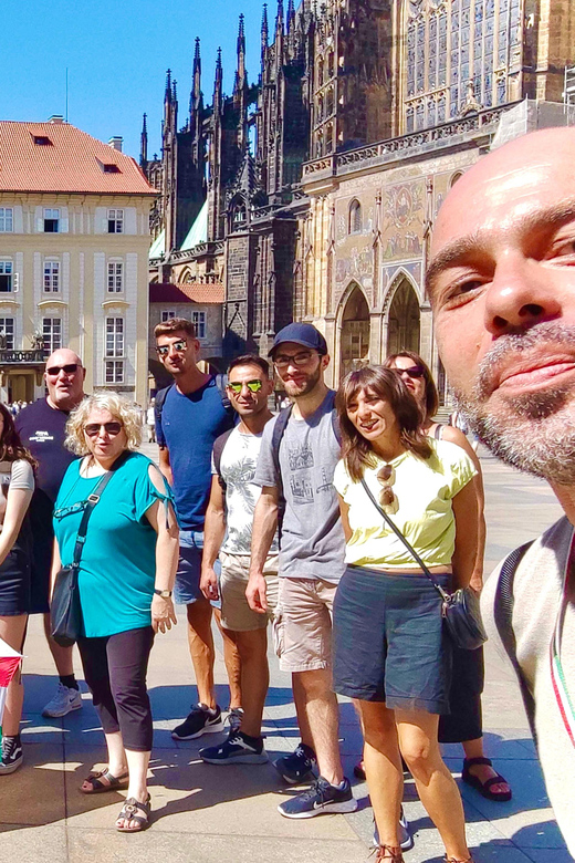 Tour of Prague Castle in italian language ticket included - St. Vitus Cathedral, the essential first interior