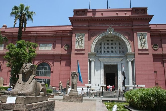 Tour to Giza Pyramids and Egyptian Museum and Citadel and Khan elkhalili - Guides, shopping, and keeping control of the day