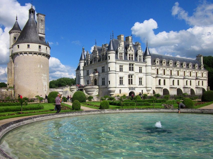 Tours/Amboise: Private Chambord and Chenonceau Chateau Tour - Caves Ambacia for Loire wine and lunch