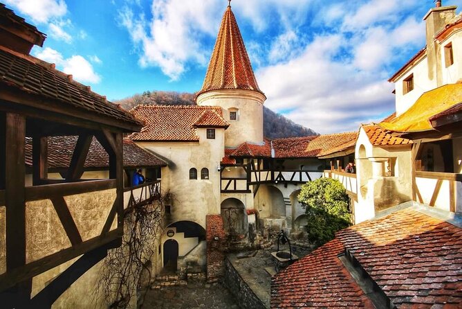 Transfer Bucharest -Brasov with Targoviste and Bran Castle visits - What this Bucharest to Brașov day trip really offers