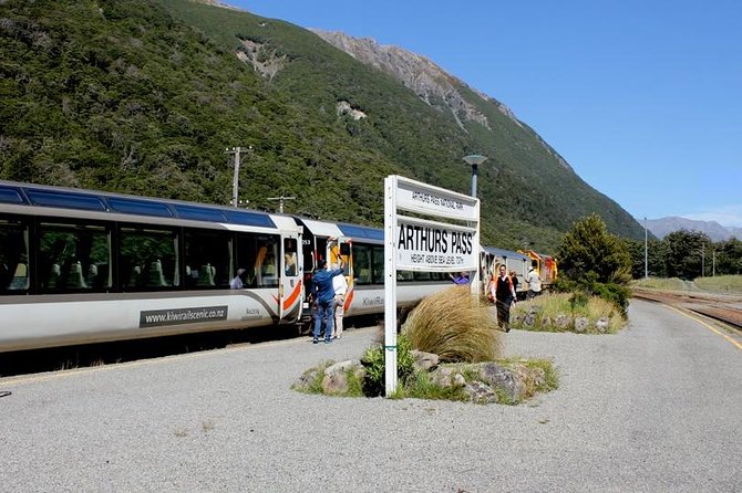 TranzAlpine Train, Arthur's Pass and Castle Hill Day Trip - Lake Pearson and the Castle Hill formations