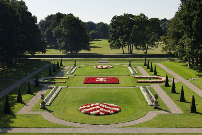 Utrecht: De Haar Castle Gardens and Park Only Entry Ticket - The maze and its unexpected centerpiece