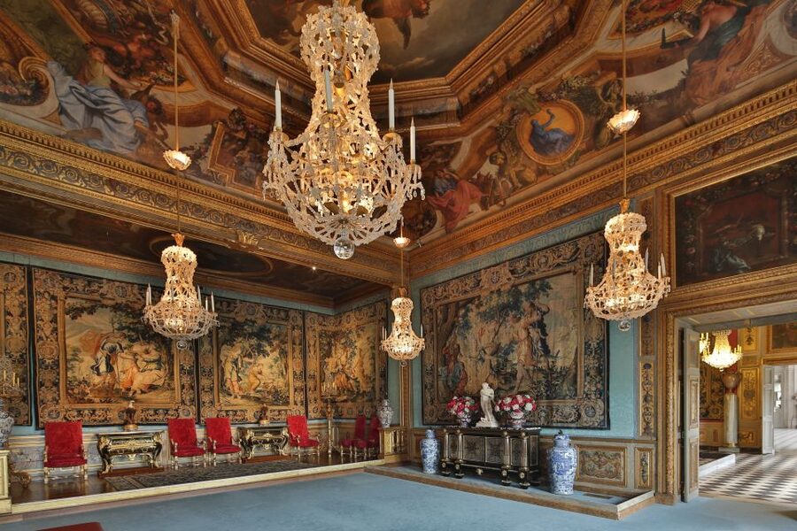 Vaux le Vicomte Chateau Entry Ticket and Chateaubus Transfer - Price, timing, and who gets the best value