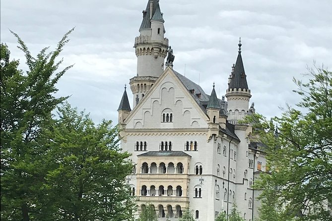 VIP Day Trip Neuschwanstein and Linderhof Castle from Munich - Reaching Neuschwanstein and Marienbrücke