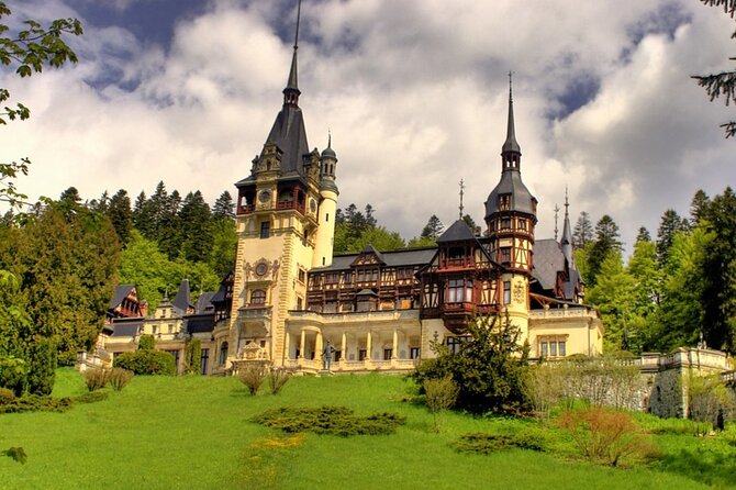 Vlad the Impaler Royal Court from Târgoviște, Peleș Castle and Dracula grave - What the private vehicle adds