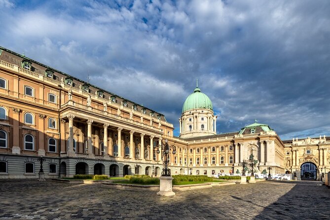 Walking tour in the Buda Castle incl. Fisherman's Bastion - The quieter side of Buda on Árpád Tóth Promenade