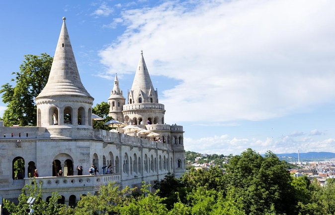 Walking tour in the Buda Castle incl. Fisherman's Bastion - Matthias Church: start with Budapest’s grand landmark