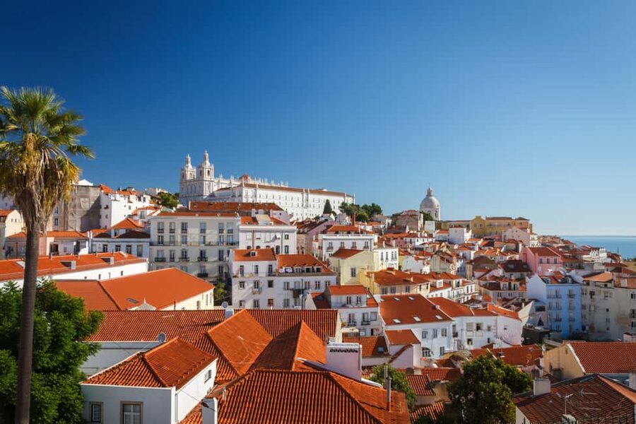 Walking Tour Small Group Lisbon + S. Jorge Castle Tickets - Walking conditions, weather, and pace