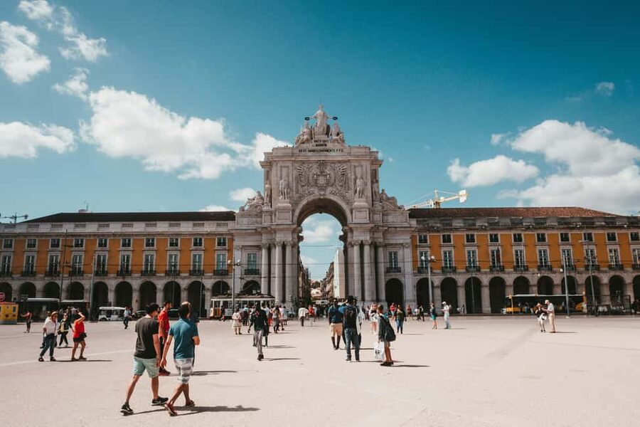 Walking Tour Small Group Lisbon + S. Jorge Castle Tickets - Chiado, Bertrand Bookstore, and café culture