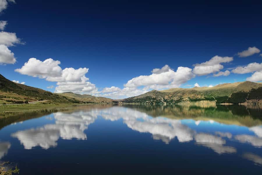 "Waqra Pucara, The Majestic Fortress Revealing Secrets of the Andes". - Pomacanchi Lagoon and the changing view outside Cusco