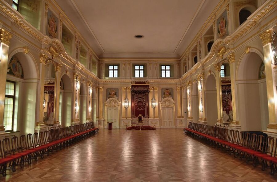 Warsaw: Skip-the-Line Royal Castle Guided Tour - Key points at a glance