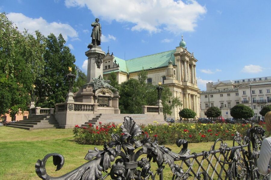 Warsaw: Skip-the-Line Royal Castle Guided Tour - What the guides add to the visit