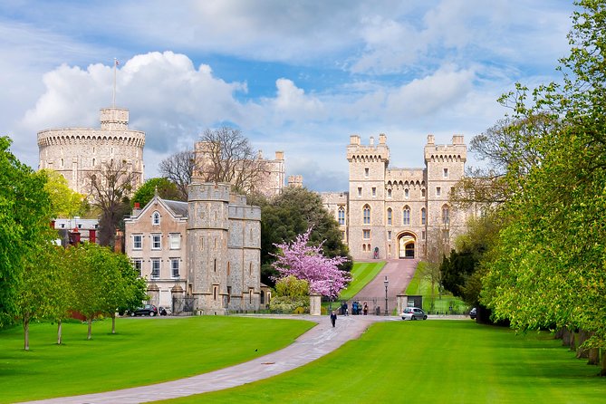 Windsor Castle, Stonehenge and Oxford Day Guided Tour from London - Windsor Castle: royal rooms and St. George’s Chapel